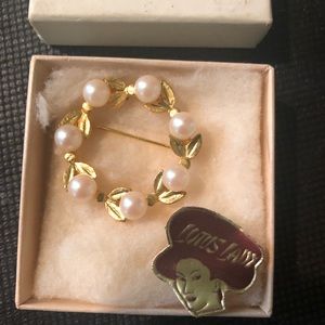 Lotus lady faux pearl vintage pin